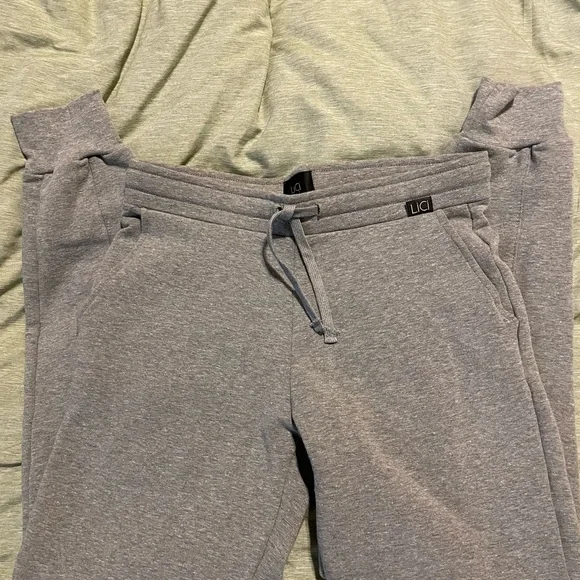 LiCi Fit grey fitted sweatpants NWOT - Picture 6 of 7